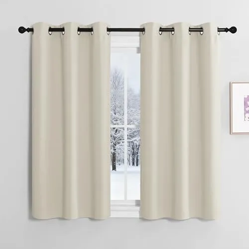 NICETOWN Kurze Verdunklungsvorhänge Beige mit Ösen 2er Set H120 x B107 cm Hellbeige, Blickdichter Vorhang für Küche/Schlafzimmer Fenstergardinen Modern Thermal Curtains