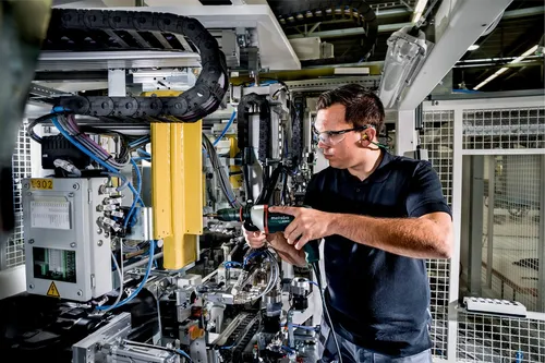 Metabo Bohrmaschine BE 500/10 - Bohrmaschine für Metallbearbeitung, optimaler Drehzahlbereich für präzises Bohren in Stahl bis Ø 10 mm, robustes Aluminiumgehäuse für Langlebigkeit und Wärmeableitung.