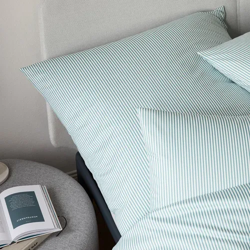 Elegante Bettwäsche Sister Stripe - 155 x 220 cm in Salbei - Hochwertige Bettwäsche aus 100% Baumwolle, atmungsaktiv und pflegeleicht, ideal für ein stilvolles Schlafzimmer.