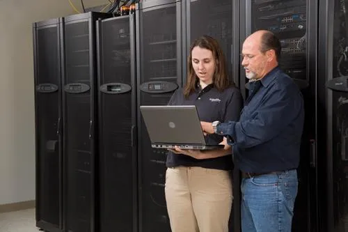 APC Schneider On-Site Service Upgrade zur Werksgarantie - Serviceerweiterung für APC USV-Batterien: 1 Jahr Vor-Ort-Service, inklusive Arbeitszeit und Ersatzteilen, mit schneller Reaktionszeit am nächsten Arbeitstag.