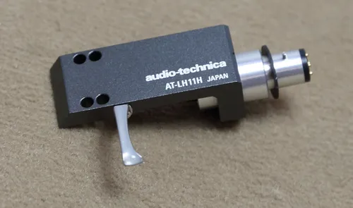 Audio Technica AT LH11H Headshell, schwarz - DJ Tonabnehmernadeln mit präziser Passform für optimale Klangqualität und einfache Montage auf verschiedenen Plattenspielern.