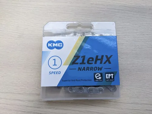 KMC Z1eHX Narrow EPT Fahrradkette - Fahrradkette mit 112 Gliedern, 1-fach und MissingLink Verschluss, bietet eine besonders glatte Antirost-Beschichtung für langlebige Leistung.