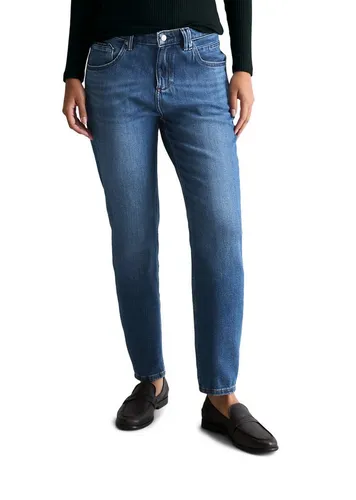 Marc O'Polo Denim Damen Jeanshose Boyfriend Fit Tapered Leg, Blau (Dark Blue Multi 10) - Vielseitige Boyfriend Fit Jeanshose mit modernem Tapered Leg. Hoher Tragekomfort durch Stretch-Anteil und lässiger Look für jeden Anlass. Ideal kombinierbar für Casual und elegante Outfits.