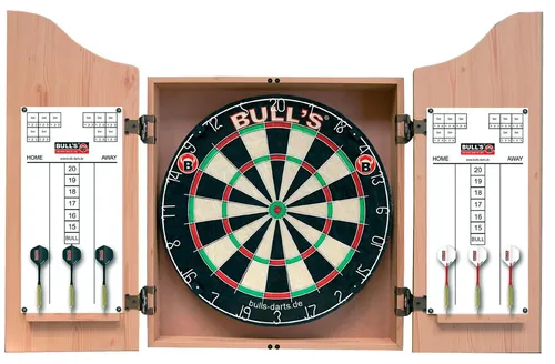 BULL'S Classic Dartstation mit Sisal Dartboard - Elegantes Dartkabinet aus MDF mit hochwertigem Sisal Dartboard, zwei Sätzen Steel Darts und praktischen Schreibtafeln für den perfekten Spielspaß.