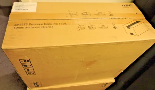 APC Smart-UPS Charge Mobile Battery - Überspannungsschutz & Akkus - Ideal für Microsoft Surface Hub, bietet über 100 Minuten Laufzeit und ist in weniger als 1,5 Stunden vollständig aufgeladen.