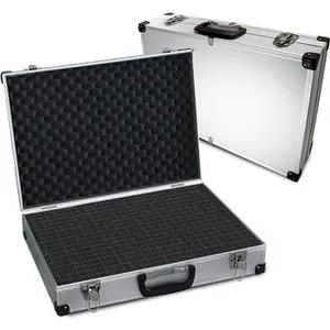 PeakTech Transportkoffer P 7270 aus Aluminium - Wetterfester Hartschalenkoffer mit herausnehmbarem Schaumstoff für sicheren Transport von Werkzeug und Kamera. Robuste Bauweise, abschließbare Schnappverschlüsse und einklappbarer Tragegriff.