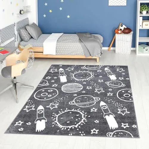 carpet city Teppich Kinderzimmer Weltall - Dunkel-Grau - 80x150 cm - Kinderteppich Kurzflor mit Sternen, Raketen, Planeten - Weicher Flor