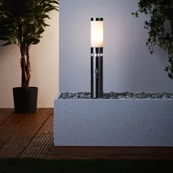 Brilliant G46789/82 Außenstandleuchte mit Bewegungsmelder - Lampen für den Außenbereich, integrierter Bewegungsmelder sorgt für Sicherheit und individuelle Leuchtdauer, ideal für Einfahrten und Terrassen.