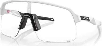Oakley Sutro Lite Matte White / Clear Photocromic - Sportbrillen mit verbessertem Sichtfeld und Prizm-Glastechnologie für optimale Sicht und Komfort bei aktiven Einsätzen. Ideal für urbanes Radfahren und Outdoor-Aktivitäten.