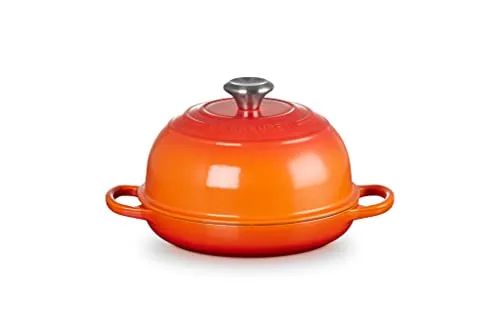 Le Creuset Signature Gusseisen Brot Bräter 24cm - Ofenrot - Pfannen für Bäckerqualität: Der gewölbte Deckel sorgt für perfekte Dampfzirkulation und gleichmäßige Bräunung. Hergestellt in Frankreich, spülmaschinenfest und ideal für Backliebhaber.