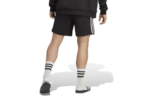 ADIDAS Herren Shorts Essentials French Terry 3-Streifen - Bequeme Shorts aus weichem Baumwoll-French-Terry mit individuell anpassbarem Kordelzug, ideal für Freizeit und Sport.