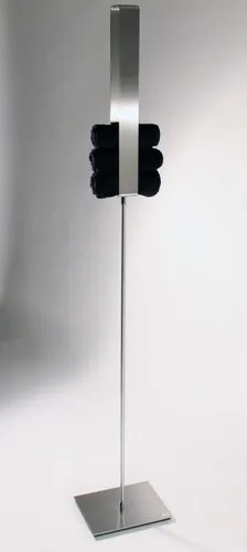 Gästetuchhalter stehend aus Edelstahl matt von Schönbeck Design - Handtuchhalter für Badezimmer und Wellnessbereich, freistehend und modern, aus hochwertigem Edelstahl mit mattem Finish für zeitlose Eleganz.