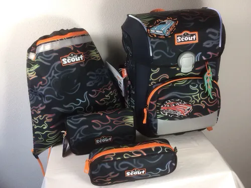 SCOUT NEO EXCLUSIV SAFETY LIGHT FLAMES Schulranzen Set - Unisex Schulranzen mit Sicherheitslicht für optimale Sichtbarkeit und Sicherheit im Straßenverkehr.