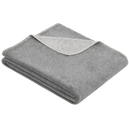 s.Oliver Kuscheldecke 1590 - Flauschige Wolldecke 150x200cm - Bettdecken in grau/wollweiß mit hohem Baumwollanteil, ideal zum Einkuscheln und pflegeleicht, maschinenwaschbar und Oeko-Tex zertifiziert für ein sicheres Gefühl.