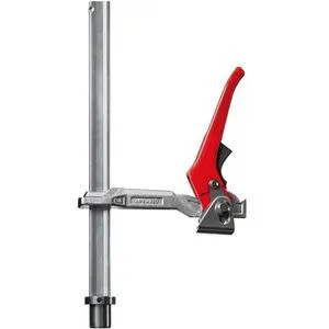 ELEMENTO DE SUJECIÓN PARA MESAS DE SOLDADURA TW28 300/140 - Kniehebelspanner mit bis zu 5.000 N Spannkraft, ideal für präzises und flexibles Spannen. Ausgestattet mit ergonomischem 2-Komponenten-Kunststoffgriff und werkzeuglos wechselbarer Druckplatte.