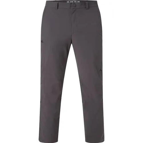 McKINLEY Herren Hose Madok II M SHT - Die elastische Wanderhose Madok II von McKINLEY in Kurzgröße bietet Komfort für die Outdoor-Saison. Mit DRY PLUS Feuchtigkeitstechnologie und atmungsaktivem Material ist sie ideal für aktive Tage in der Natur.