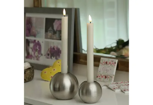 Deluxe Homeart LED-Kerze Mia - 2er Set Echtwachs Stabkerzen 24cm creme - LED-Kerzen - 2er Set mit realistischem Flackern und bis zu 300 Stunden Leuchtdauer. Perfekt für romantische Tischdekorationen und gemütliche Atmosphäre.