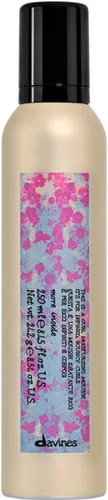 Davines More Inside Curl Moisturizing Mousse - 250 ml für definierte Locken - Lockenpflege, die Sprungkraft und Glanz verleiht. Ideal für lebhafte, elastische Locken ohne Beschweren. Für ein natürliches Finish und langanhaltende Ergebnisse.