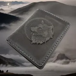 echt Leder Mini Geldbörse Portemonnaie mit RFID Schutz - 3D Wolf (grau) - Herren-Geldbörsen mit 3D-Geprägtem Büffelleder und RFID-Schutz: Schütze deine Daten stilvoll. Praktisches Münzfach und Sichtfach für schnellen Zugriff auf Ausweise.
