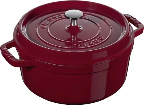 STAUB Gusseisen Bräter, rund 24cm - Kasserolle mit 3,8L Volumen, optimale Aromaregen Funktion für saftige Ergebnisse, geeignet für alle Herdarten inkl. Induktion und Backofen, stilvolles Design in Bordeauxrot.