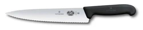 Victorinox Fibrox Tomatenmesser & Käsemesser - 22 cm Wellenschliff - Das Victorinox Fibrox Tranchiermesser mit 22 cm Edelstahlklinge und Wellenschliff ist ideal für präzises Schneiden. Ergonomischer Griff und spülmaschinenfestes Design sorgen für Komfort und einfache Reinigung in der Küche.