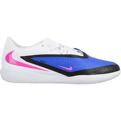NIKE Herren Fußball-Hartplatzschuhe PHANTOM 6 LOW ACAD IC - Präzise Kontrolle auf dem Platz mit den Phantom 6 Academy. Die griffige Textur und die verbesserte Passform sorgen für optimale Ballbeherrschung und schnelle Traktion auf verschiedenen Oberflächen.