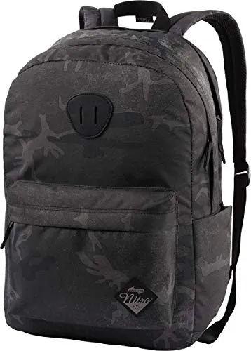 Nitro Rucksack URBAN PLUS FORGED CAMO schwarz - Stylischer Schulrucksack mit gepolstertem 15” Laptopfach und ergonomischen Schulterstraps für maximalen Tragekomfort.