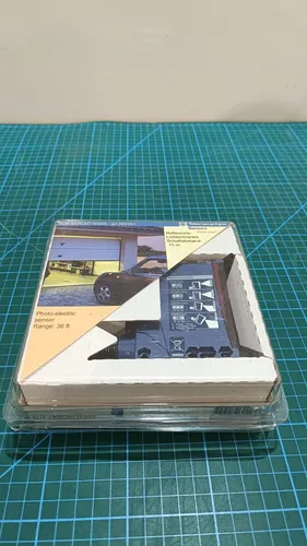 Telemechanik XUX9ARCNT16S49 REFLEX.LICHTSCHRANKE - Bewegungsmelder mit präziser Reflexlichtschranken-Technologie, ideal für zuverlässige Objekterkennung und Sicherheit in verschiedenen Anwendungen.