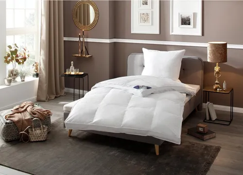 RIBECO Daunenbettdecke extra prall 135x200 von RIBECO