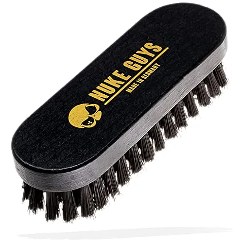 Nuke Guys Lederbürste S - Made in Germany Auto Innenraum Reinigung | weiche Textilbürste ideal für Autositze, Polster, Alcantara, Leder, Cabrio-Verdecke, Teppiche, Stoffsitze, Couch, Schuhe, Sneaker