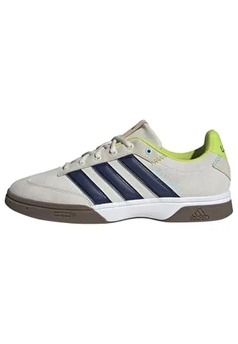 adidas Herren SPEZIALIST Indoor Shoes - Sportliche Hallenschuhe in Off White - Herren-Hallenschuhe mit regulärer Passform, Torsion System für optimale Bewegungsfreiheit und Adiprene+ Dämpfung für höchsten Komfort.