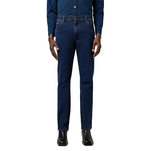 Wrangler Texas Jeans für Herren, Rustic Navy, 32/34 - Bequeme Wrangler-Jeans mit modernem Texas-Fit, ideal für den Alltag. Die strapazierfähige Baumwollmischung bietet optimalen Tragekomfort und bleibt durch die Maschinenwäsche pflegeleicht. Ein zeitloser Klassiker für jede Garderobe.