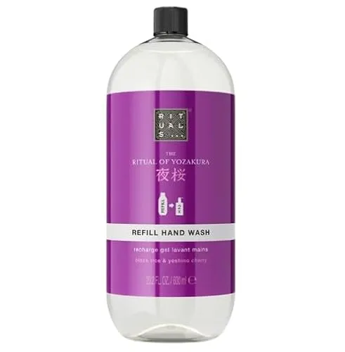 Rituals The Ritual Of Yozakura Refill Hand Wash 600ml - Nachfüllbare Handseife mit fruchtig-floralem Duft, ideal zum Auffüllen Ihres Seifenspenders. Die 600 ml Flasche sorgt für langanhaltende Frische und ein angenehmes Pflegeerlebnis beim Händewaschen.