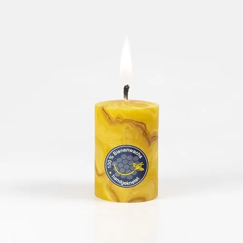 Handgeknetete Bienenwachskerze, Stumpenform, Naturprodukt (100% Bienenwachs), 6h Brenndauer, Handmade in Germany