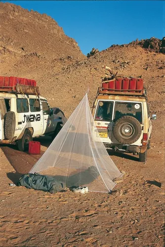 Brettschneider Fine Mesh Pyramid Moskitonetz - Moskitonetz für bis zu 2 Personen, extrem feines Gewebe schützt vor gefährlichen Mücken und Insekten, ideal für Reisen und Camping.