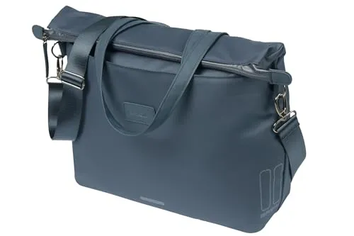Basil Manhattan Fahrradhandtasche - 12L, Navy Blau, Wasserdicht - Fahrradtaschen: 12L Volumen, ideal für Einkäufe und Arbeitsmaterialien. Hergestellt aus recyceltem, wasserdichtem Polyester (IPX3) für zuverlässigen Schutz und umweltfreundlich.