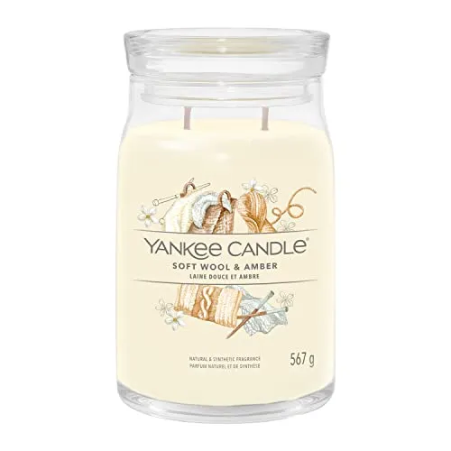Soft Wool & Amber Signature Large Jar 567g 2-Docht - Duftkerze mit 2 Dochten, die für eine gleichmäßige und langanhaltende Brenndauer sorgt – perfekt für entspannte Abende in gemütlicher Atmosphäre.