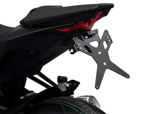 ZIEGER Kennzeichenhalter X-Line für Kawasaki Z1000 (2014-2018) - Schwarz - Motorradzubehör, hochwertiger Kennzeichenhalter in elegantem Schwarz, inklusive Montagematerial für eine einfache Installation.
