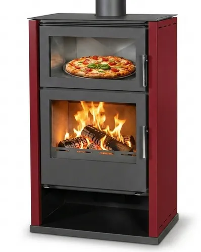 Kaminofen Victoria Modena F Rot mit Backfach - Effizienter Kaminofen mit beeindruckendem Flammenbild und integriertem Backfach. Ideal für modernes Wohnen, bietet er unabhängiges Backen und hohe Heizleistung bei geringem Brennstoffverbrauch.