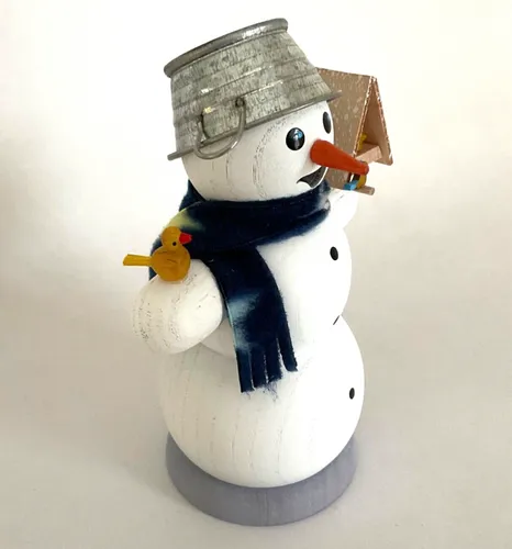 Kuhnert Rauchmann Schneemann mit Vogelhaus - 13 cm Holzfigur - Nussknacker: Traditionelles Räuchermännchen in modernem Design, ideal für Räucherkerzen der Größe M. Dieser hübsche Schneemann bringt festliche Stimmung und ist Made in Germany.