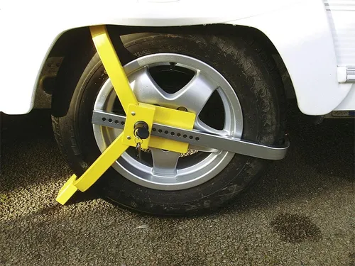 Radkralle 13-15 Zoll Diebstahlschutz mit 2 Schlüsseln - Sicherheitstechnik & Zubehör: Robuste Radkralle für 13-15 Zoll Räder, optimaler Diebstahlschutz für Ihr Fahrzeug, neu und zuverlässig.