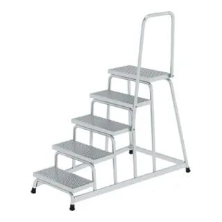 MUNK Montagetritt 51038 - Sicherer 5-Stufen-Leiter mit Handlauf - Leitern mit 5 rutschhemmenden Stufen und 60 cm Handlauf für maximalen Halt. Ideal für nasse und ölige Bereiche, mit einer maximalen Arbeitshöhe von 3 m.