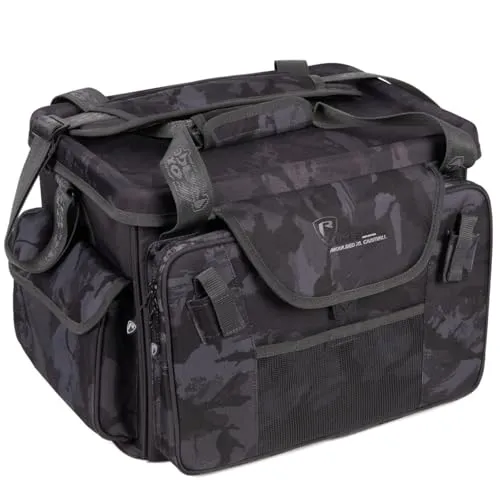 FOX Rage Camo Voyager Moulded XL Carryall – Robuste Angeltasche mit Tackleboxen - Geräumige Angeltasche für Raubfischangler. Inkl. 3 Tackleboxen, hartem Deckel als Ablagefläche und komfortablen Tragegurten. Ideal für lange Angelabenteuer auf Boot oder Land.