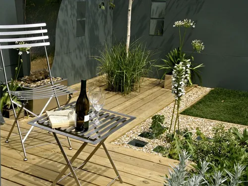 WOODTEX Kiefer Terrassendiele 4 m | Kesseldruckimprägniert 140x24 mm - Hochwertige Kiefer Terrassendiele von WOODTEX, kesseldruckimprägniert für optimale Langlebigkeit und Schutz. Ideal für Ihre Holzterrasse oder Gartenboden – vereint Ästhetik und Funktionalität.