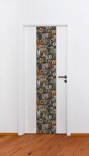 Tapete mit Typographie, bunte Letter im Used-Look – Braun, Bunt
