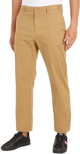 Tommy Hilfiger Herren Hose Essential Twill Chino Regular Fit, Grün (Classic Khaki) - Wanderhosen aus 50% Bio-Baumwolle, ideal für Komfort und Stil. Die zeitlose Chino überzeugt durch ihren geradlinigen Schnitt und ist perfekt für Alltag und Büro.
