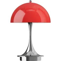 Louis Poulsen Panthella 160 Portable V3 Tischleuchte – Chrome Opal Red - Elegante Tischleuchte mit zeitlosem Design von Verner Panton. Tragbar, mit dimmbarer Funktion und bis zu 8,5 Stunden Akkulaufzeit. Ideal für den flexiblen Einsatz drinnen und draußen.