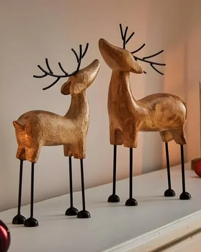 Dekoleidenschaft Dekofigur Rentier aus Mango Holz & Metall - Weihnachten Sammelfiguren, 2er Set aus Mangoholz mit mattschwarzen Metallbeinen und -geweih, perfekt für stilvolle Winter- und Weihnachtsdeko.