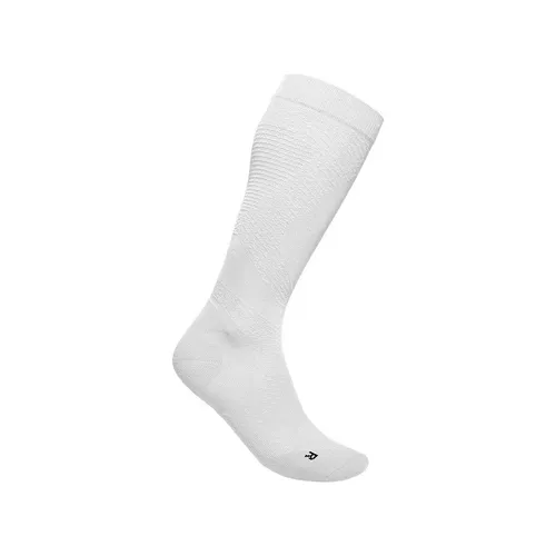 Bauerfeind Sports Damen Run Ultralight Compression Socks M weiß - Sportsocken mit gezielter Kompression für Trailrunning, bieten optimale Belüftung und hohen Komfort, ideal für steile Wege und warmes Klima.
