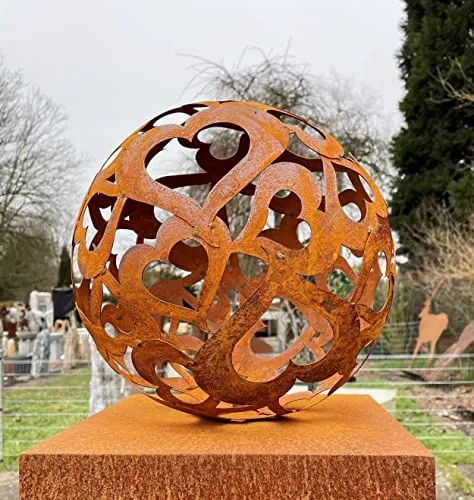 STEINFIGURENWELT GIEBEN Kugel mit Herzen 30 cm Edelrost Gartendeko Wetterfest Rost Ball Herzkugel Gartenkugel